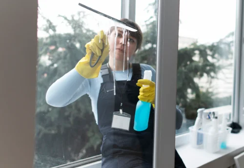 Nettoyage de vitres intérieures et extérieures à Folligny